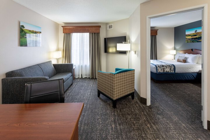 1 Bedroom Queen Bed (5 of 10)