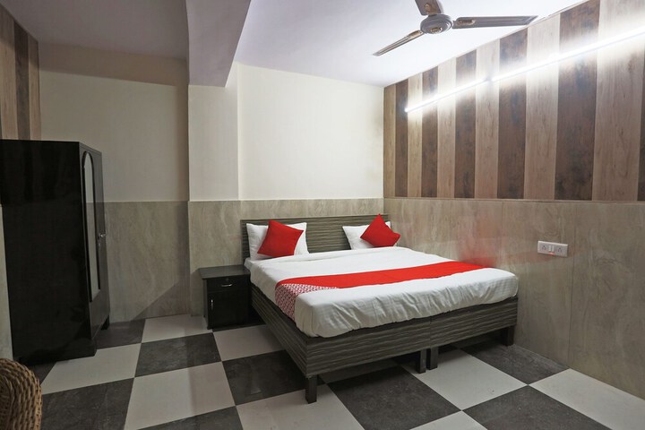 Room 8 of 27