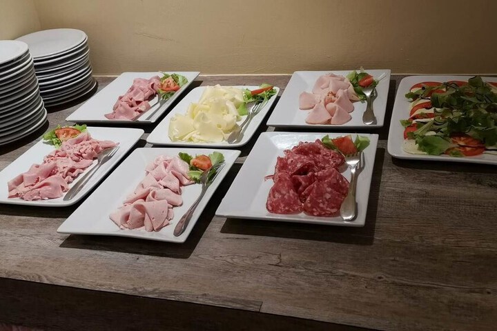 Dining 16 of 23