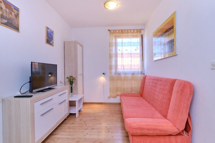 Room 14 of 42
