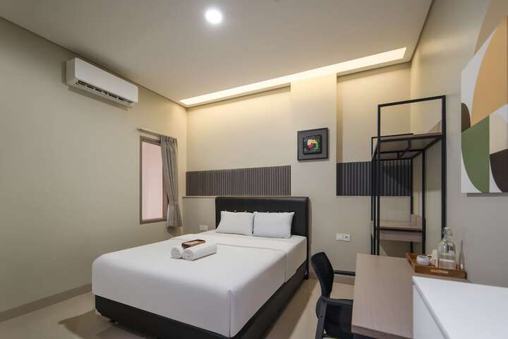 Room 5 of 10