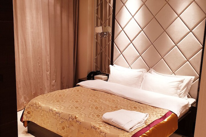 Room 18 of 48