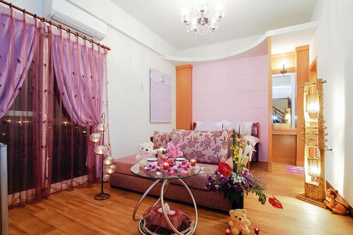 Room 9 of 27