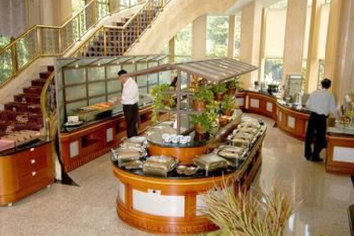 Dining 48 of 54