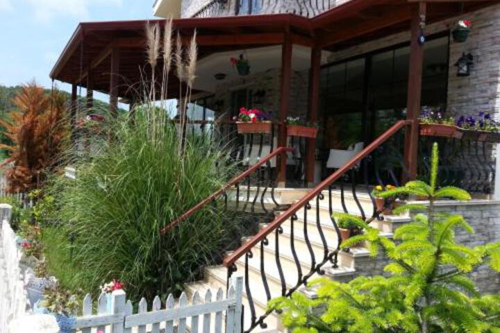 Hotel 2 of 108