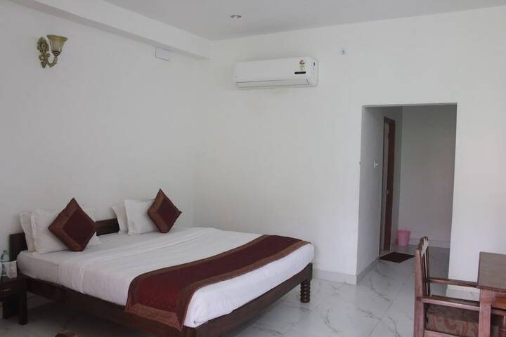 Room 7 of 32