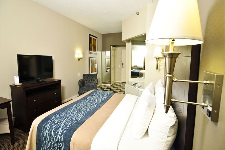 1 King Bed (13 of 19)