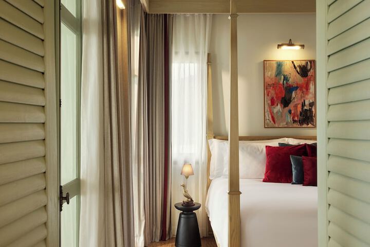 Room 27 of 164