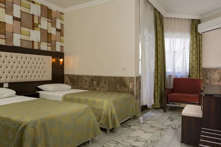 Room 4 of 66