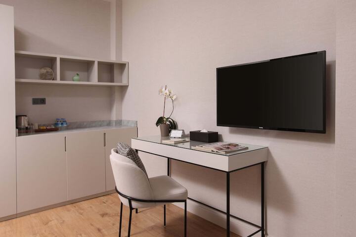 Room 14 of 33