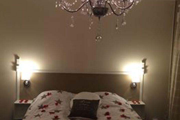 Room 5 of 11