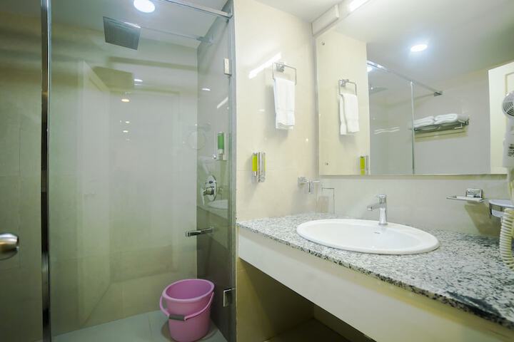 Room 15 of 21