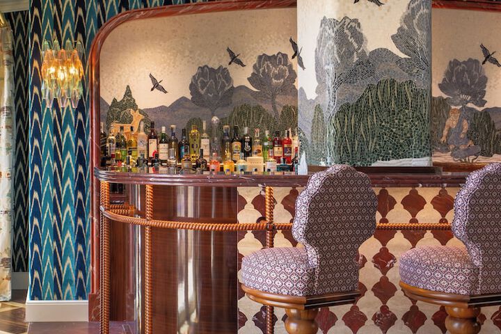 Lounge 69 of 76