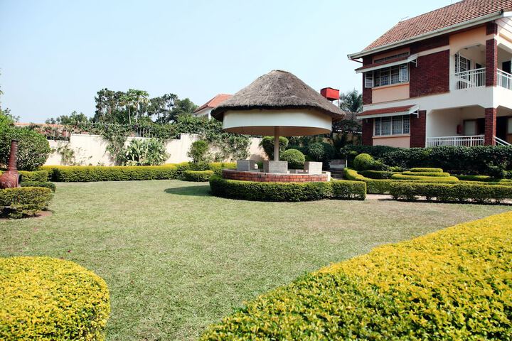 Hotel Exterior 122 of 130