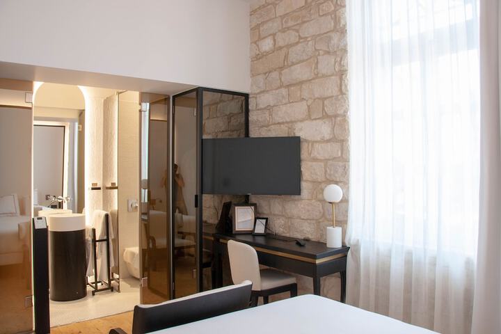 Room 70 of 119