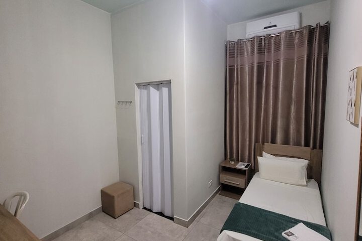 Room 16 of 30