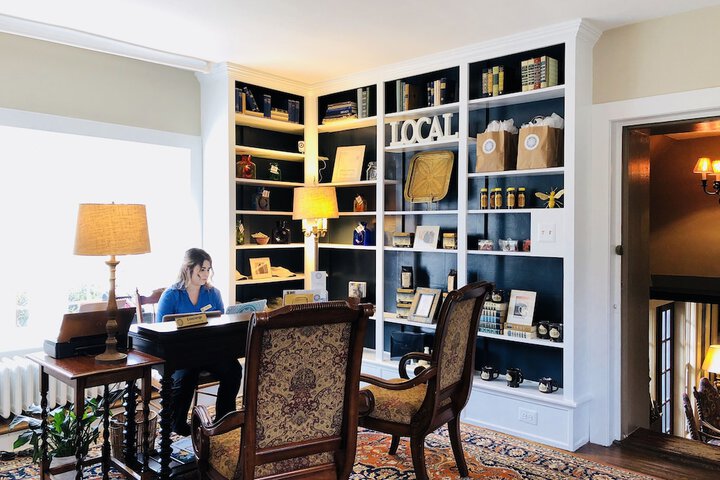 Concierge desk