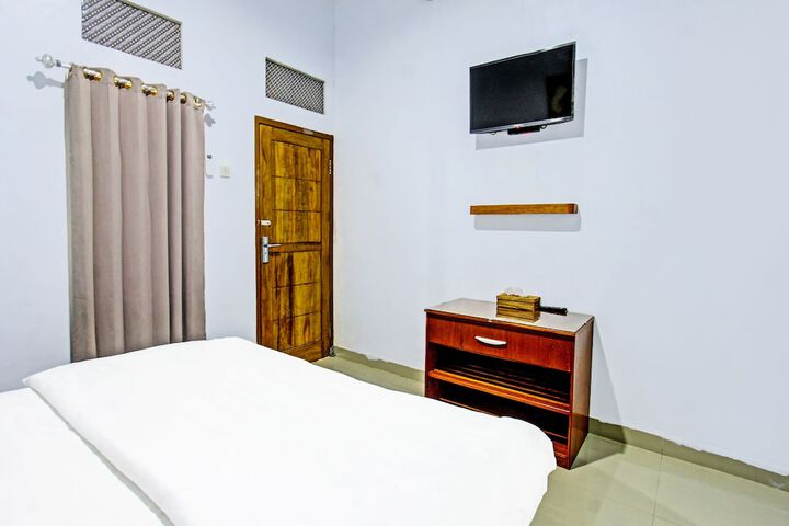 Room 13 of 30