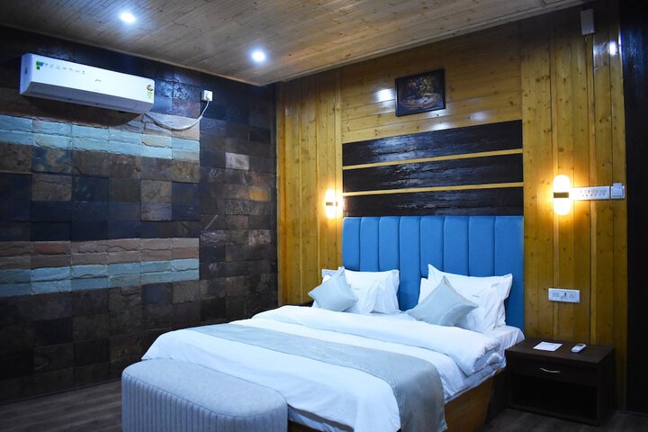 Room 5 of 11