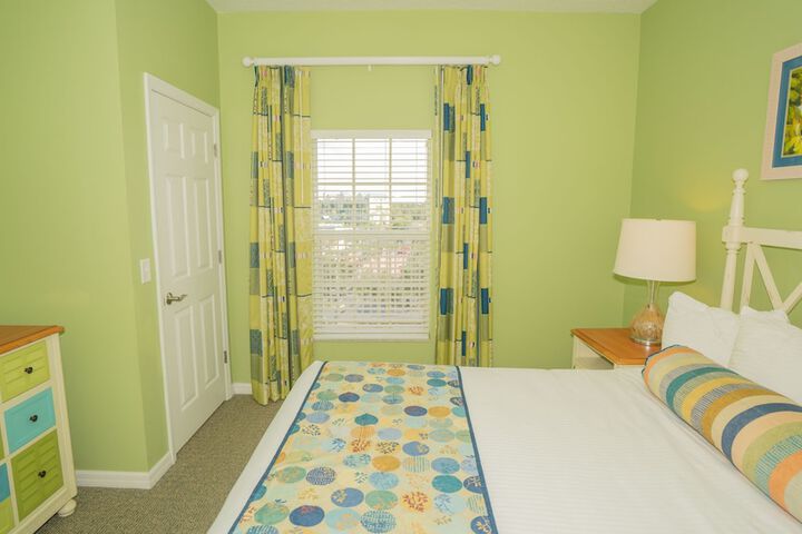 Room 12 of 76