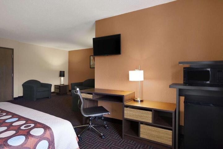 1 King Bed (4 of 10)