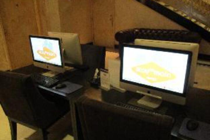 Business Center 15 of 21