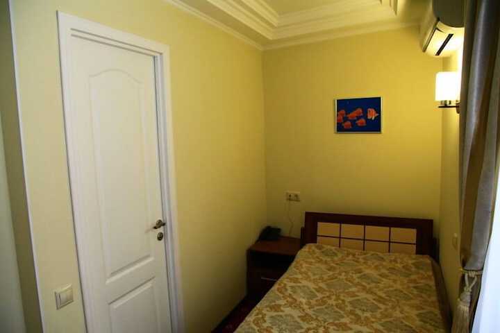 Room 23 of 48