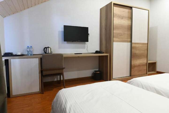 Room 12 of 39