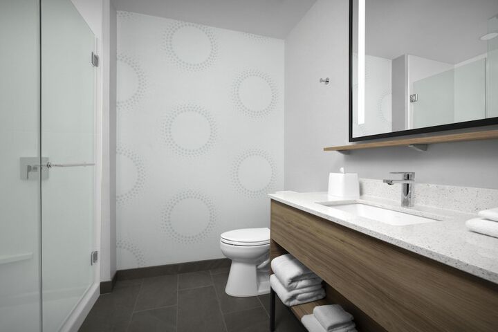 Room 16 of 32