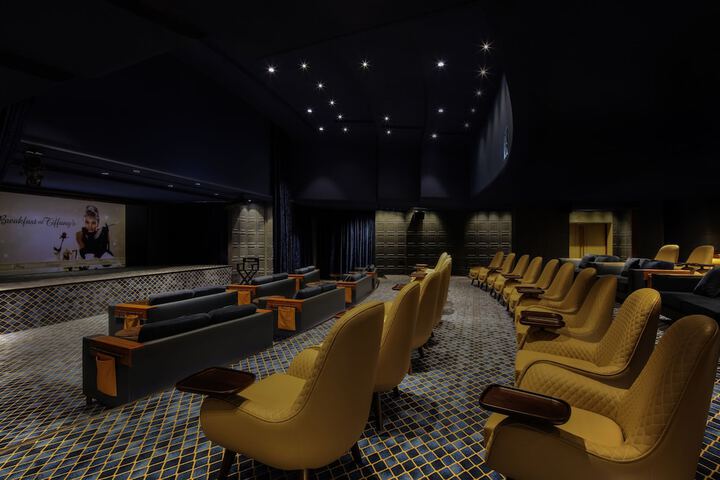 Ballroom/Hall 84 of 99