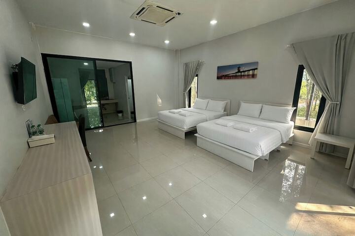 Room 4 of 34