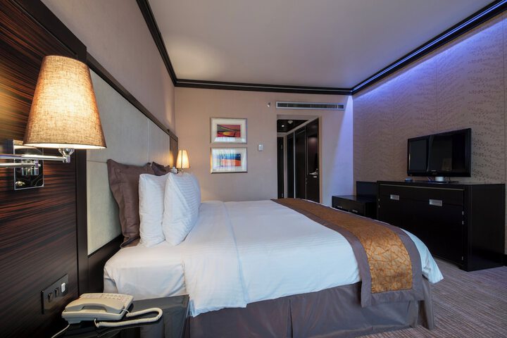 Room 32 of 92