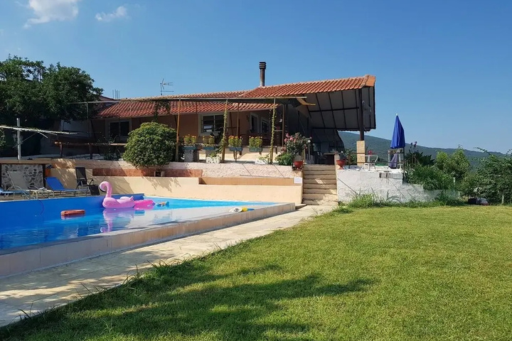 Pool 12 of 18