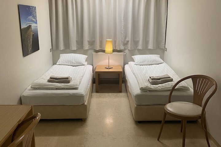 Room 6 of 74