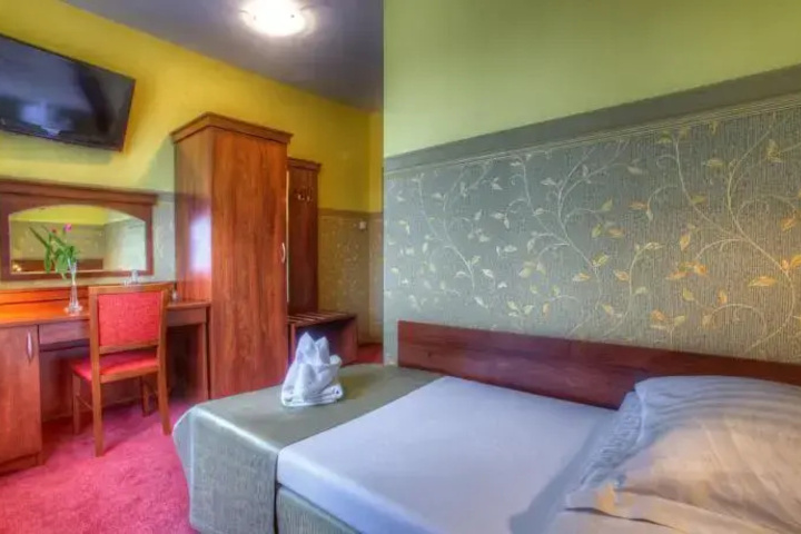 Room 2 of 9