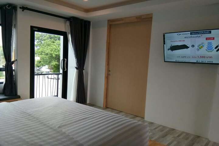 Room 5 of 33