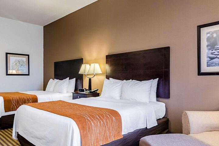 2 Queen Beds (5 of 8)