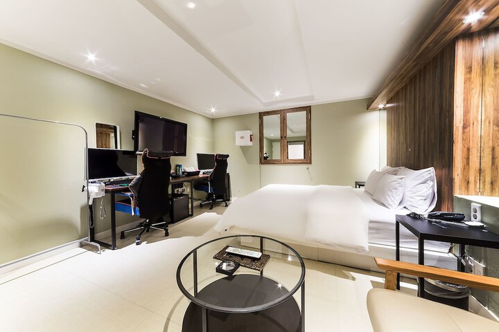 Room 11 of 44