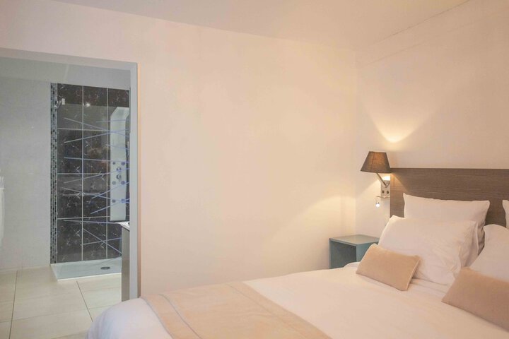 Room 15 of 65