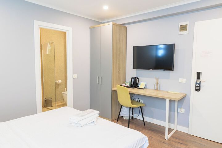 Room 14 of 25