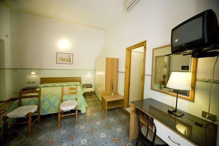 Room 12 of 22