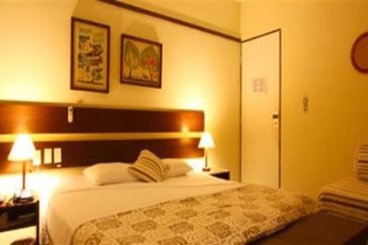 Room 7 of 33