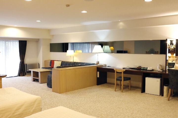 Room 28 of 66