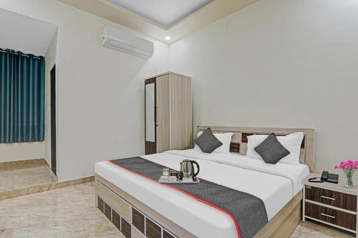 Townhouse P.s.Palace Near Amausi Metro Station