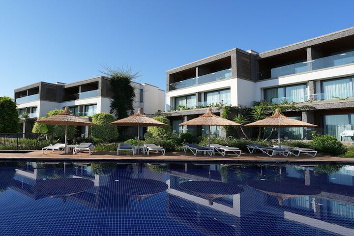 Hotel with Pool