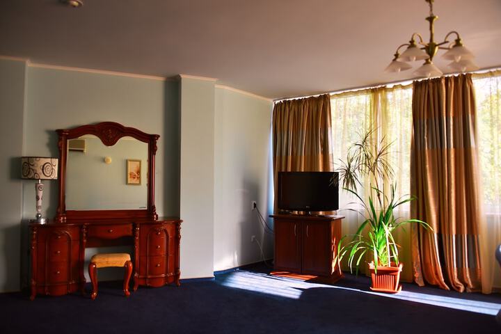 Room 12 of 42