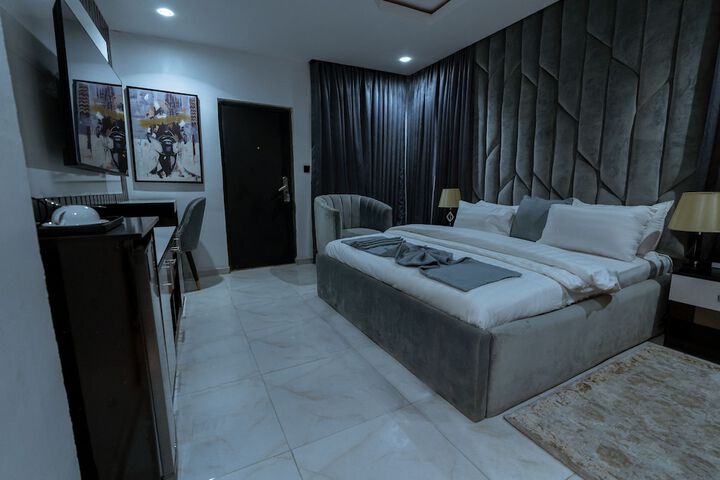 Room 2 of 65