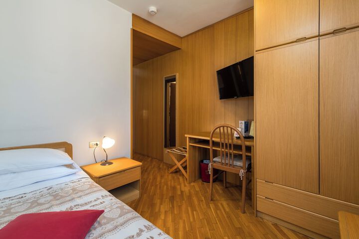 Room 29 of 69