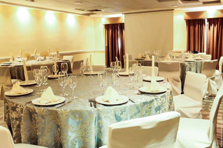 Ballroom/Hall 89 of 106