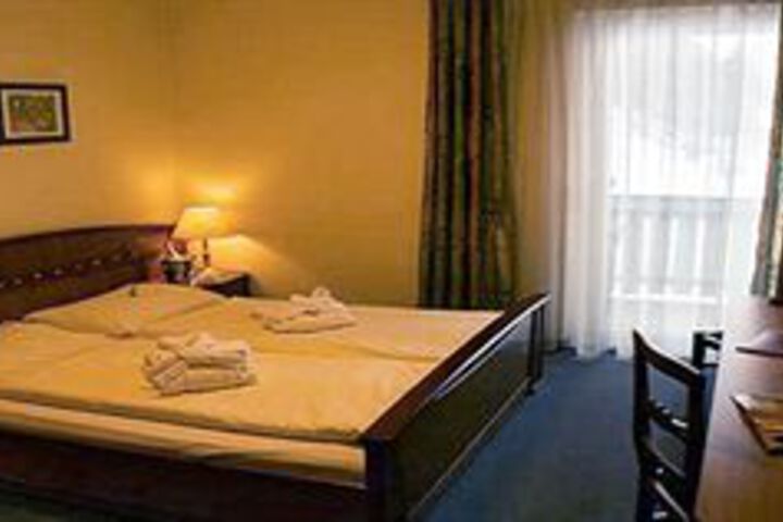 Room 13 of 47